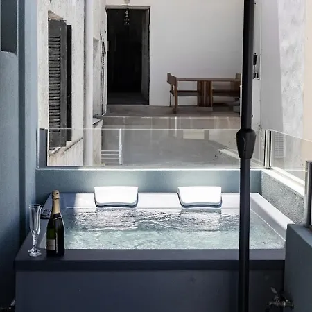 דירה Niki's Luxury הרסוניסוס