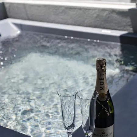 Niki's Luxury הרסוניסוס