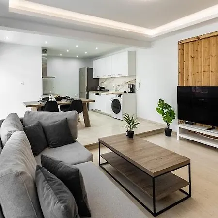 Niki's Luxury Apartment